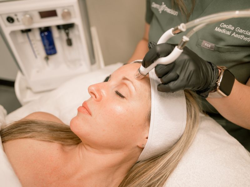 DIAMOND GLOW FACIAL & ILLUMINIZE PEEL